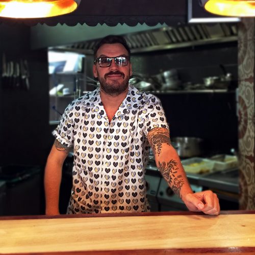 Max Colombo, chef Xemei, con nuestra camisa de Mejillones.